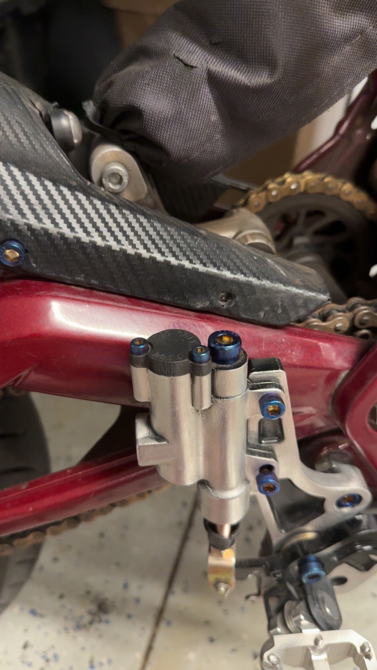 footbrake reservoir cap bolts (set of 2)